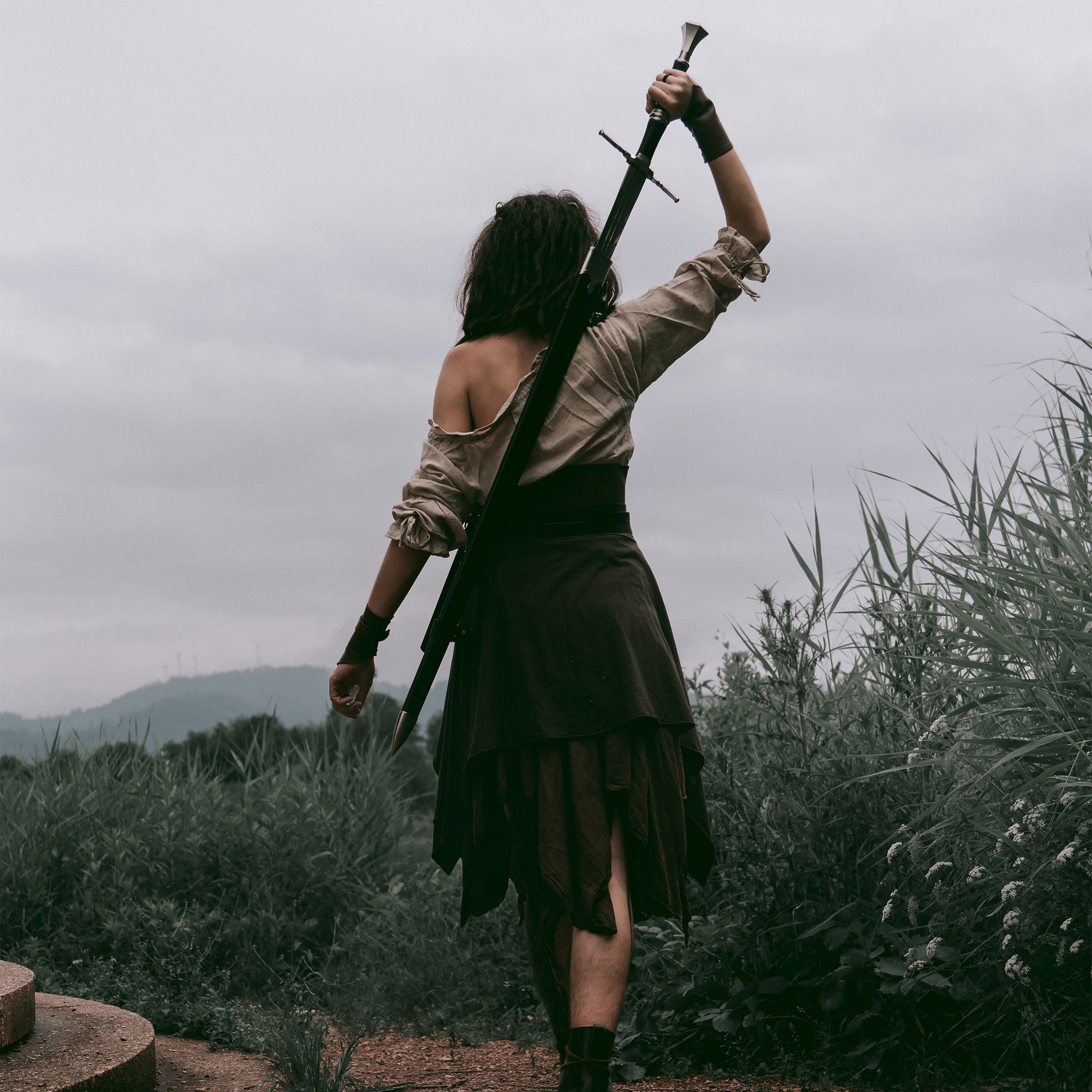 Imagen del producto Réplica de la espada de acero de Geralt de Rivia con vaina para fans de Witcher