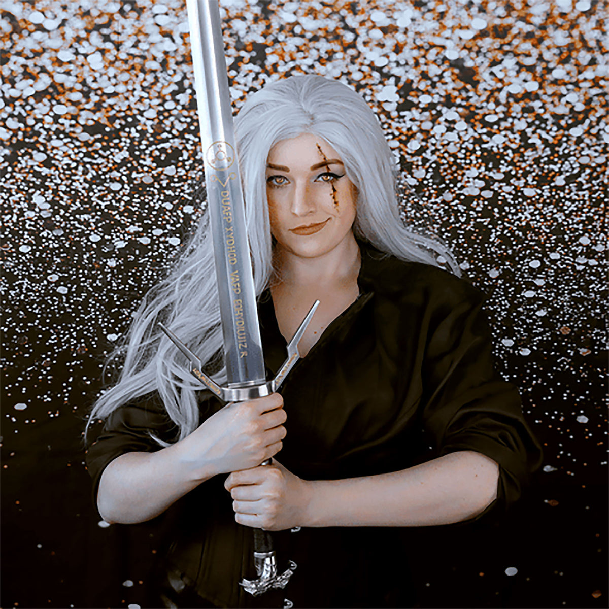 Imagen del producto Réplica de la Espada de Plata de Geralt de Rivia con funda para fans de Witcher