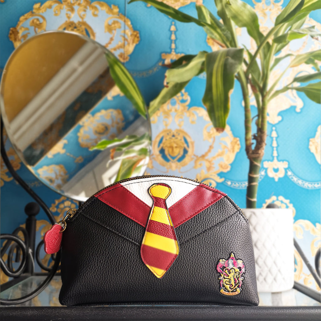 Imagen del producto Harry Potter - Gryffindor Suit & Tie Neceser