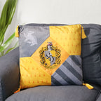Imagen del producto Harry Potter - Almohada Hufflepuff con borlas deluxe