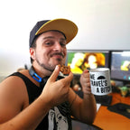 Imagen del producto Taza 'Time Travel's a Bitch' para fans de The Umbrella Academy