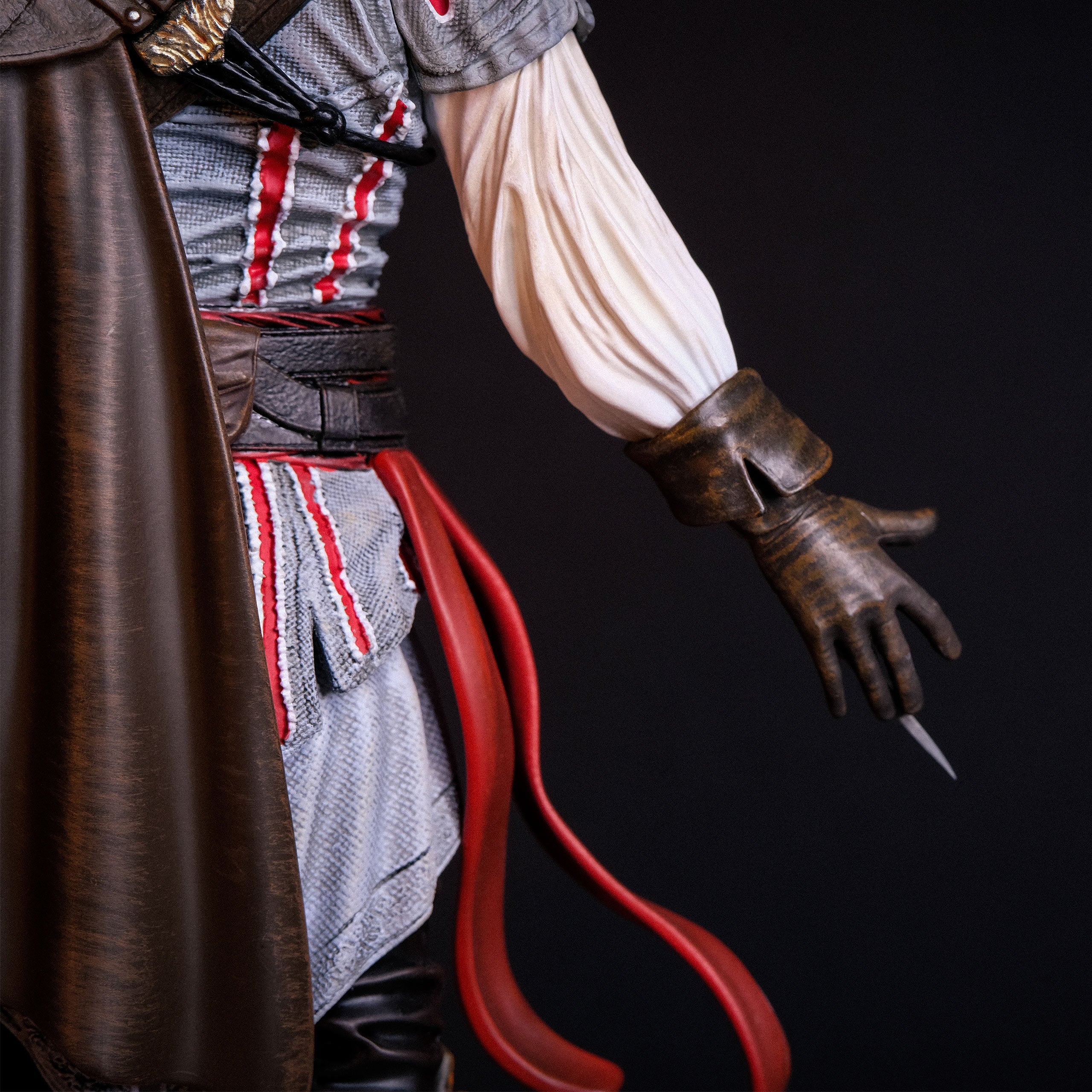 Imagen del producto Assassin's Creed - Figura de Ezio Auditore a escala de arte de lujo de 31 cm