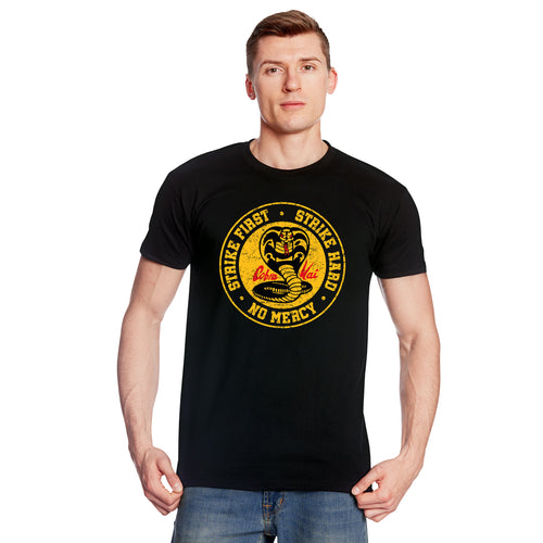 Imagen del producto Camiseta negra con el logo de Cobra Kai para fans de Karate Kid
