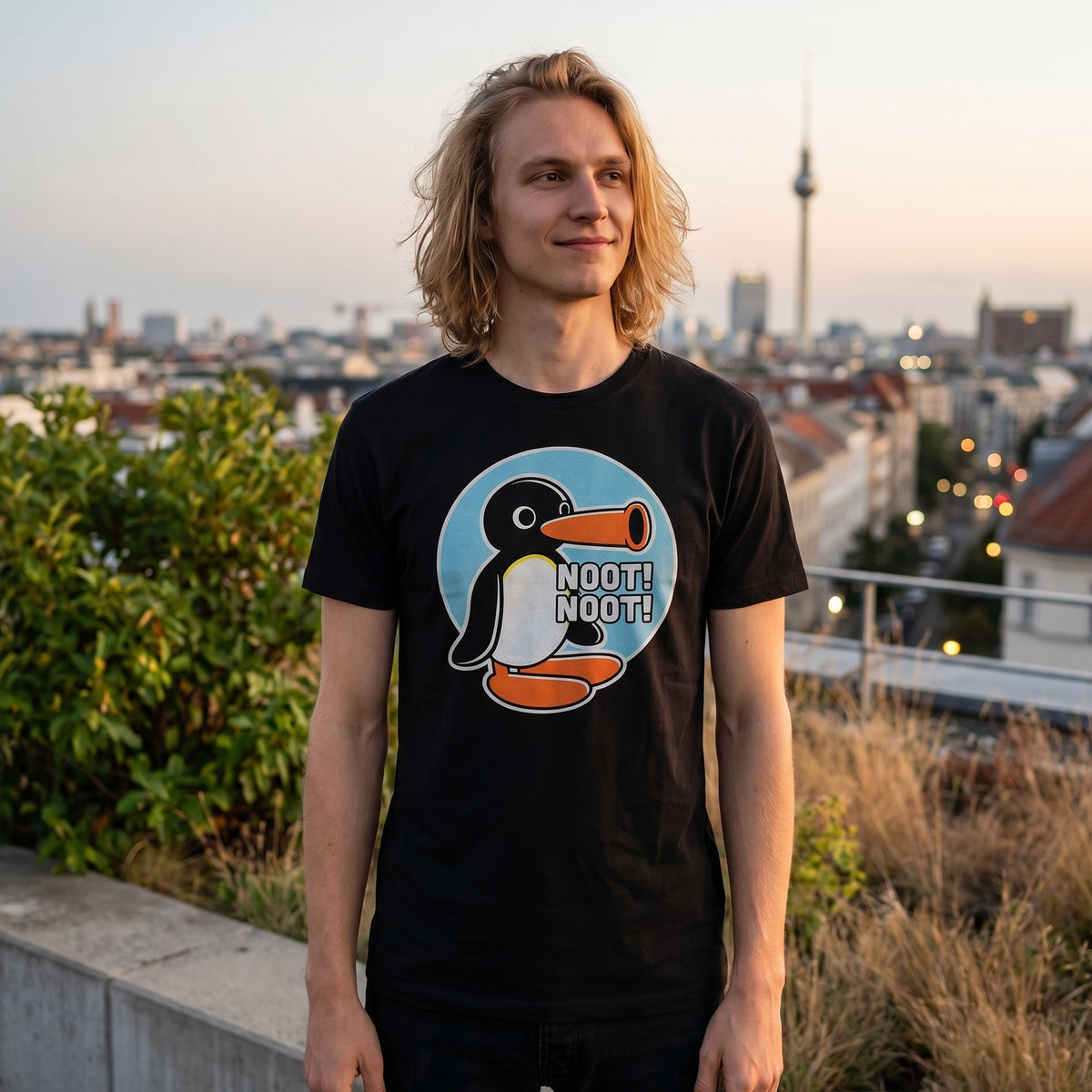 Imagen del producto Camiseta Noot Noot para fans de Pingu negra