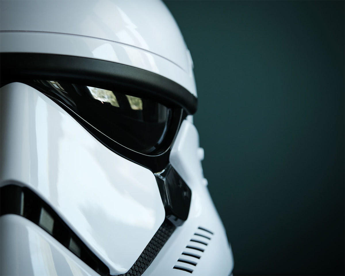 Imagen del producto Réplica del casco de Stormtrooper de la Primera Orden con distorsionador de voz - Star Wars