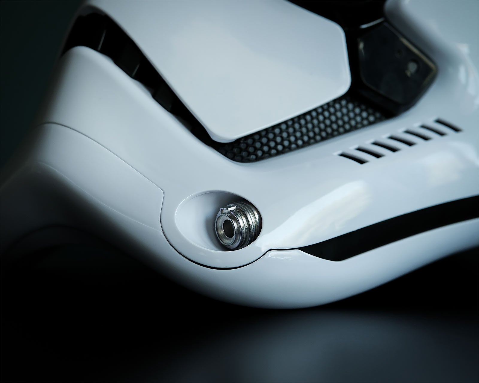Imagen del producto Réplica del casco de Stormtrooper de la Primera Orden con distorsionador de voz - Star Wars