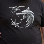 Imagen del producto Witcher - Camiseta Emblema de Lobo negra