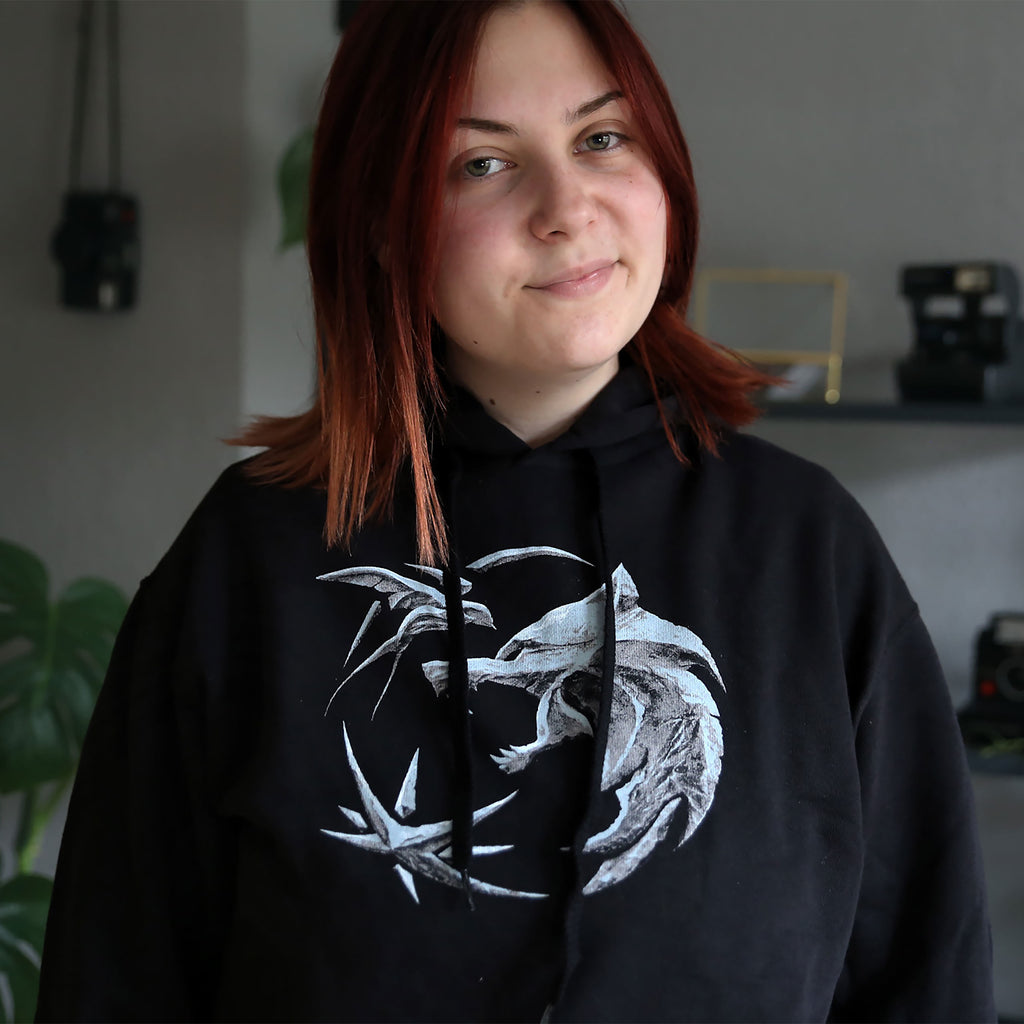 Imagen del producto Witcher - Sudadera con capucha con emblema de lobo negra