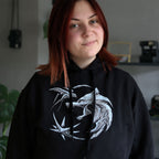 Imagen del producto Witcher - Sudadera con capucha con emblema de lobo negra