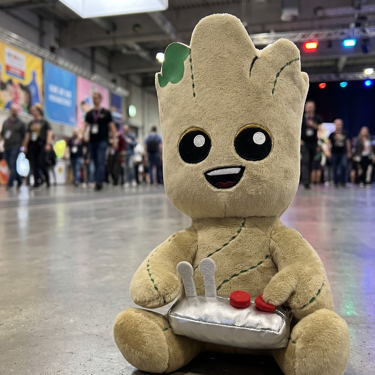 Imagen del producto Guardianes de la Galaxia - Figura de peluche Groot 16cm