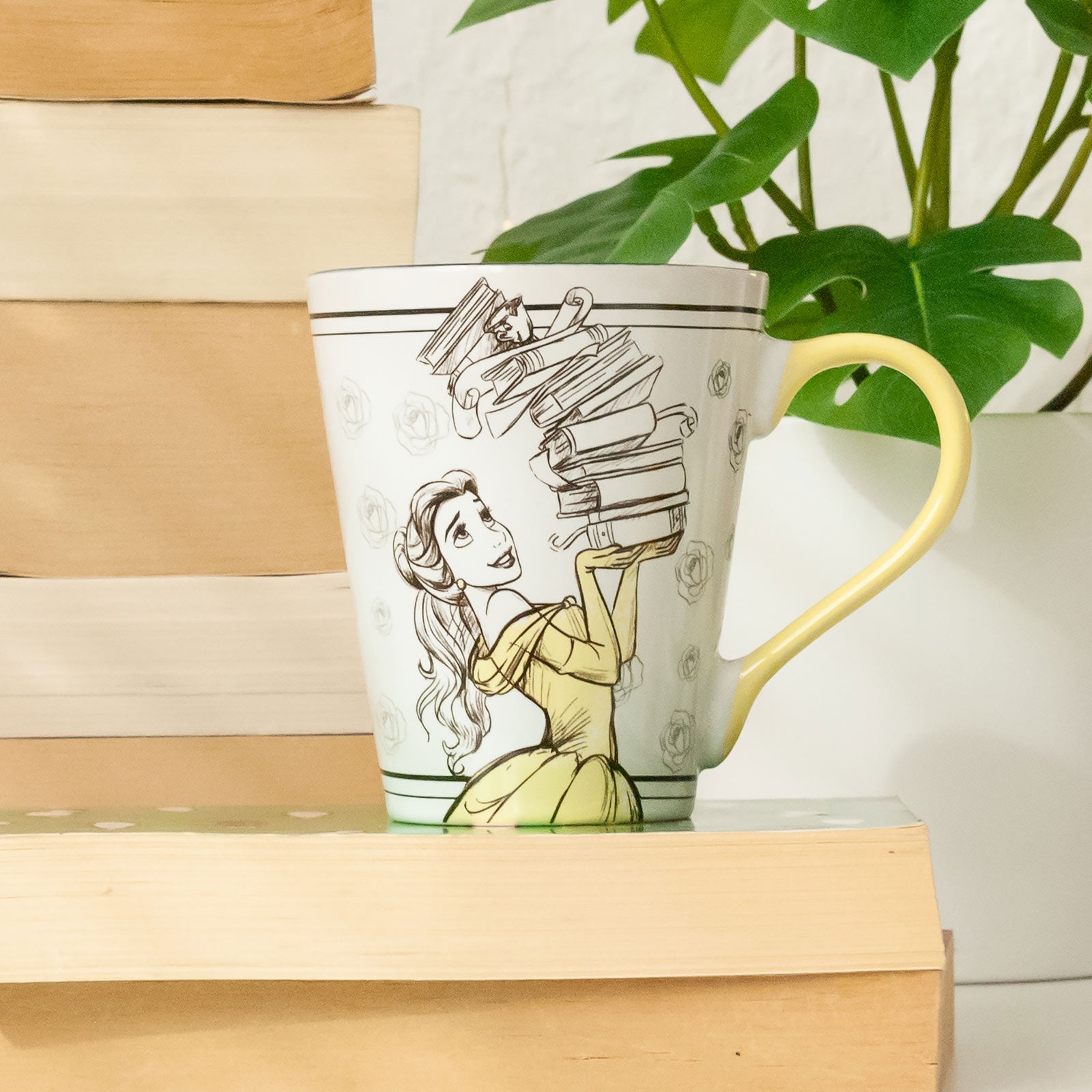 Imagen del producto La Bella y la Bestia - Taza Books Hold Magic