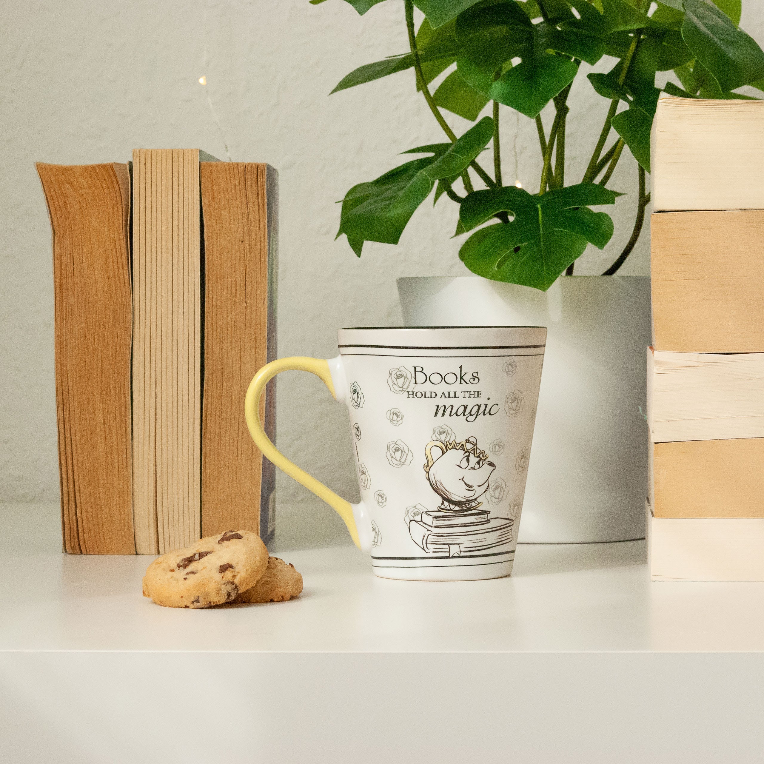 Imagen del producto La Bella y la Bestia - Taza Books Hold Magic
