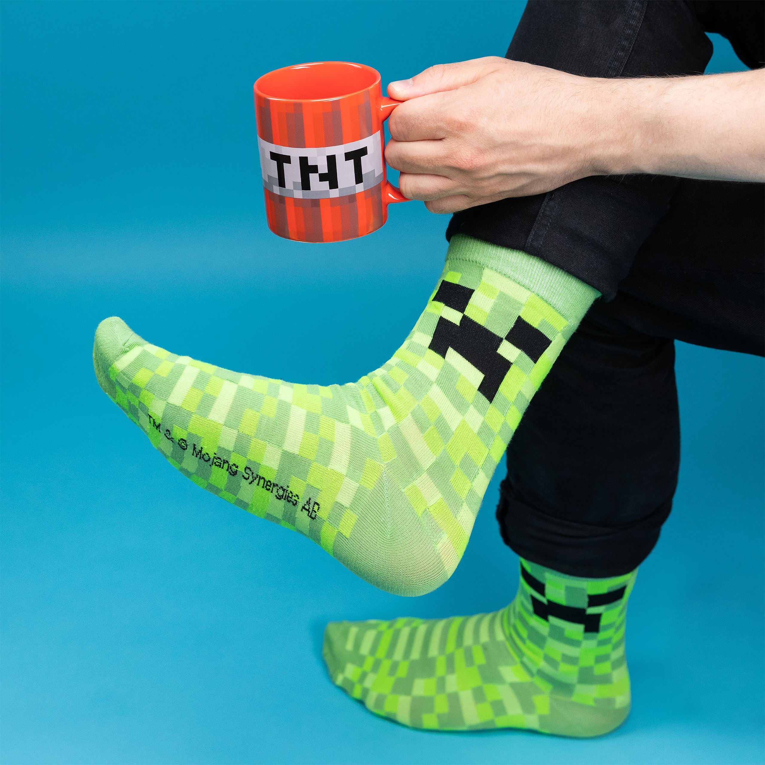 Imagen del producto Minecraft - Set de calcetines Creeper y taza TNT
