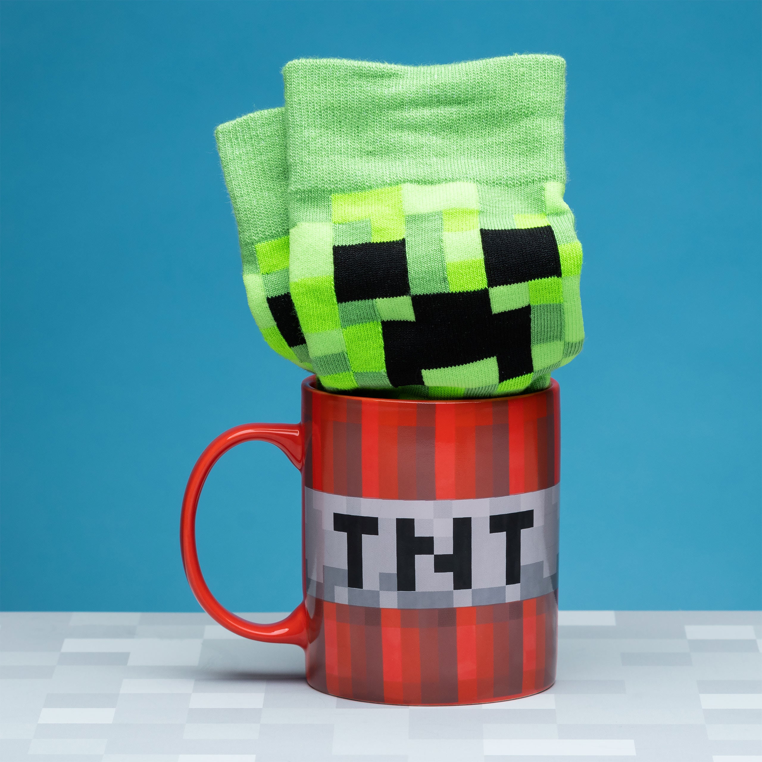Imagen del producto Minecraft - Set de calcetines Creeper y taza TNT