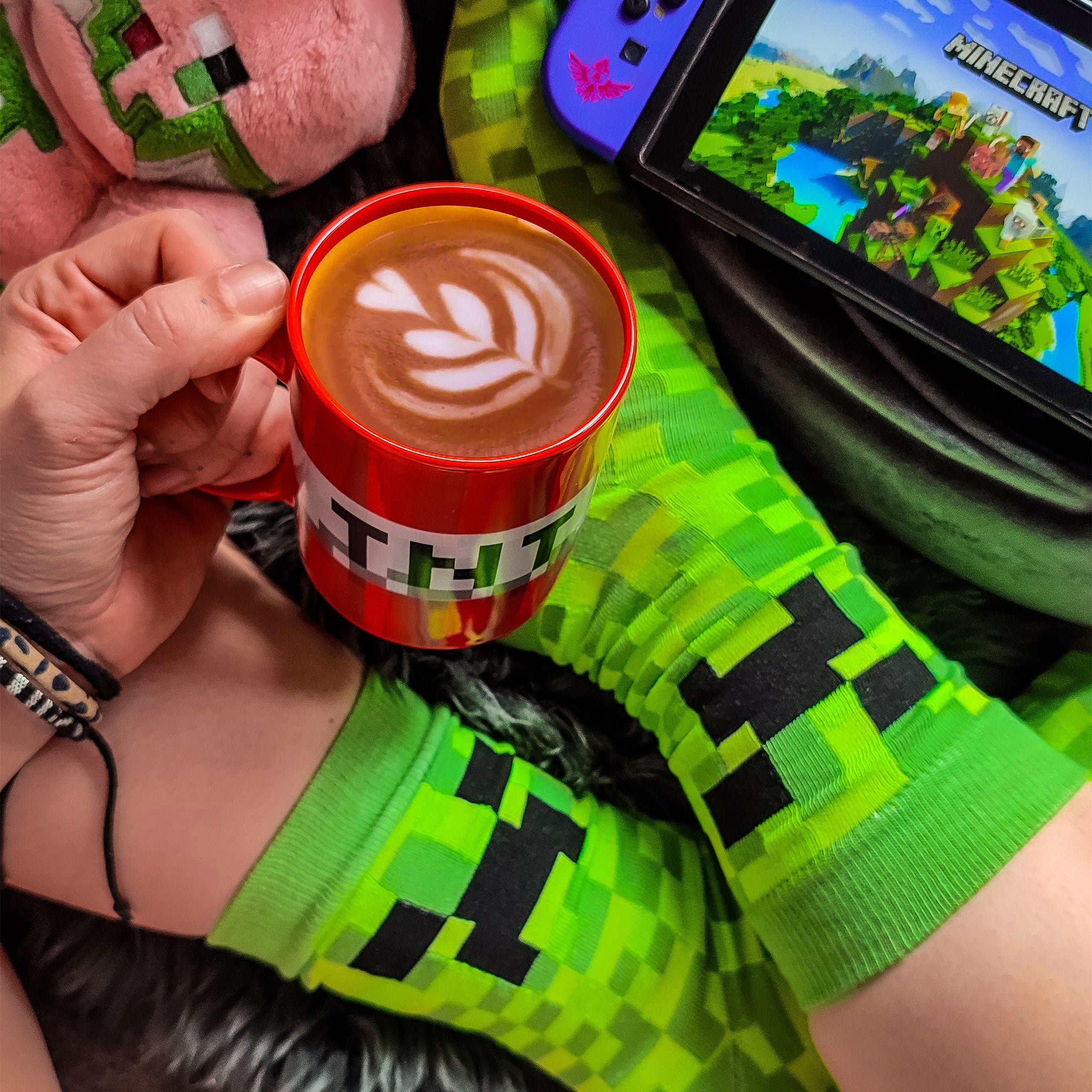 Imagen del producto Minecraft - Set de calcetines Creeper y taza TNT
