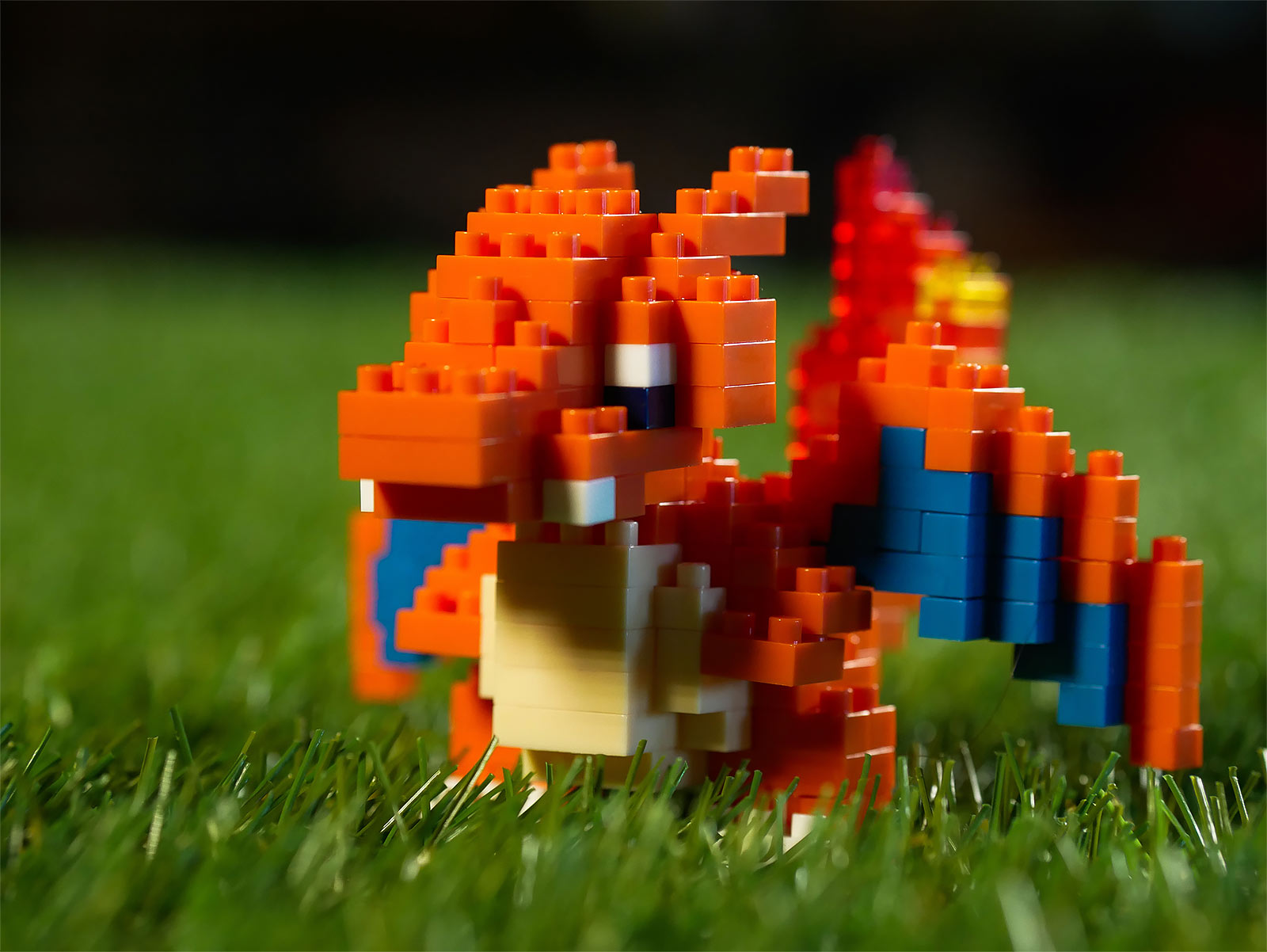 Imagen del producto Pokemon - Figura mini de bloques de construcción de Charizard nanoblock