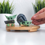 Imagen del producto Set de mini figuras de Grogu con casco y tableta - Star Wars The Mandalorian