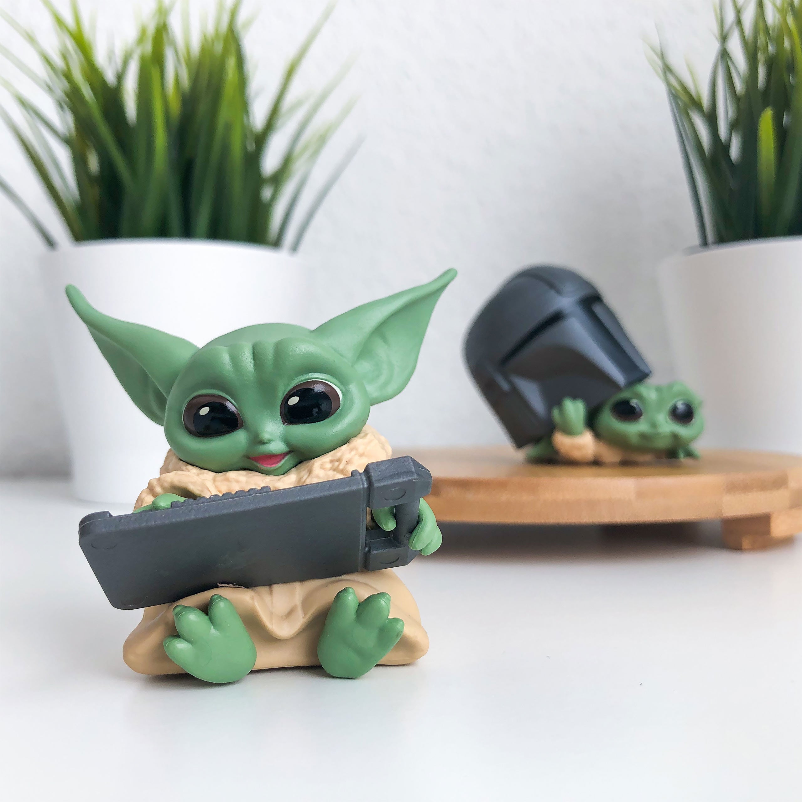 Imagen del producto Set de mini figuras de Grogu con casco y tableta - Star Wars The Mandalorian