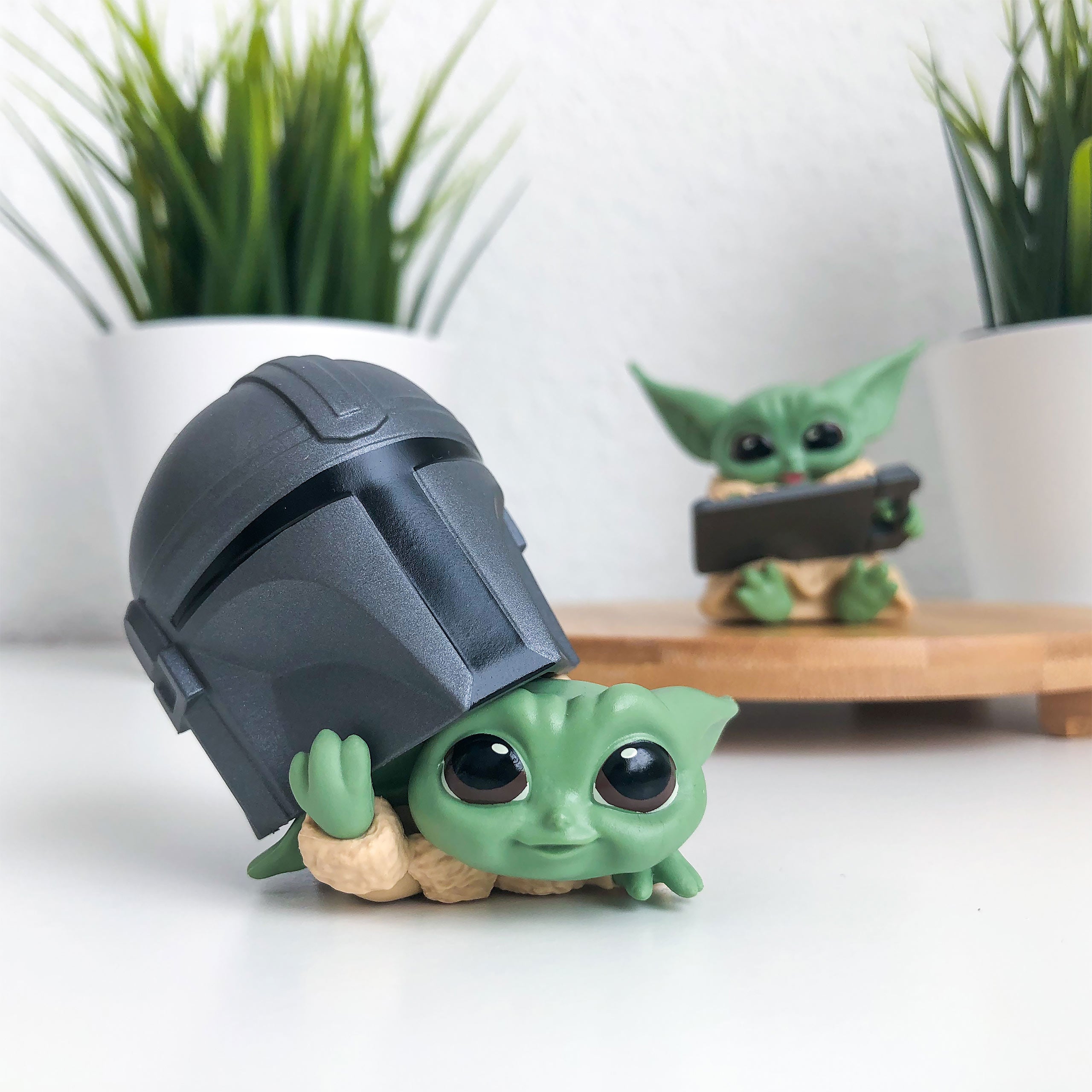 Imagen del producto Set de mini figuras de Grogu con casco y tableta - Star Wars The Mandalorian
