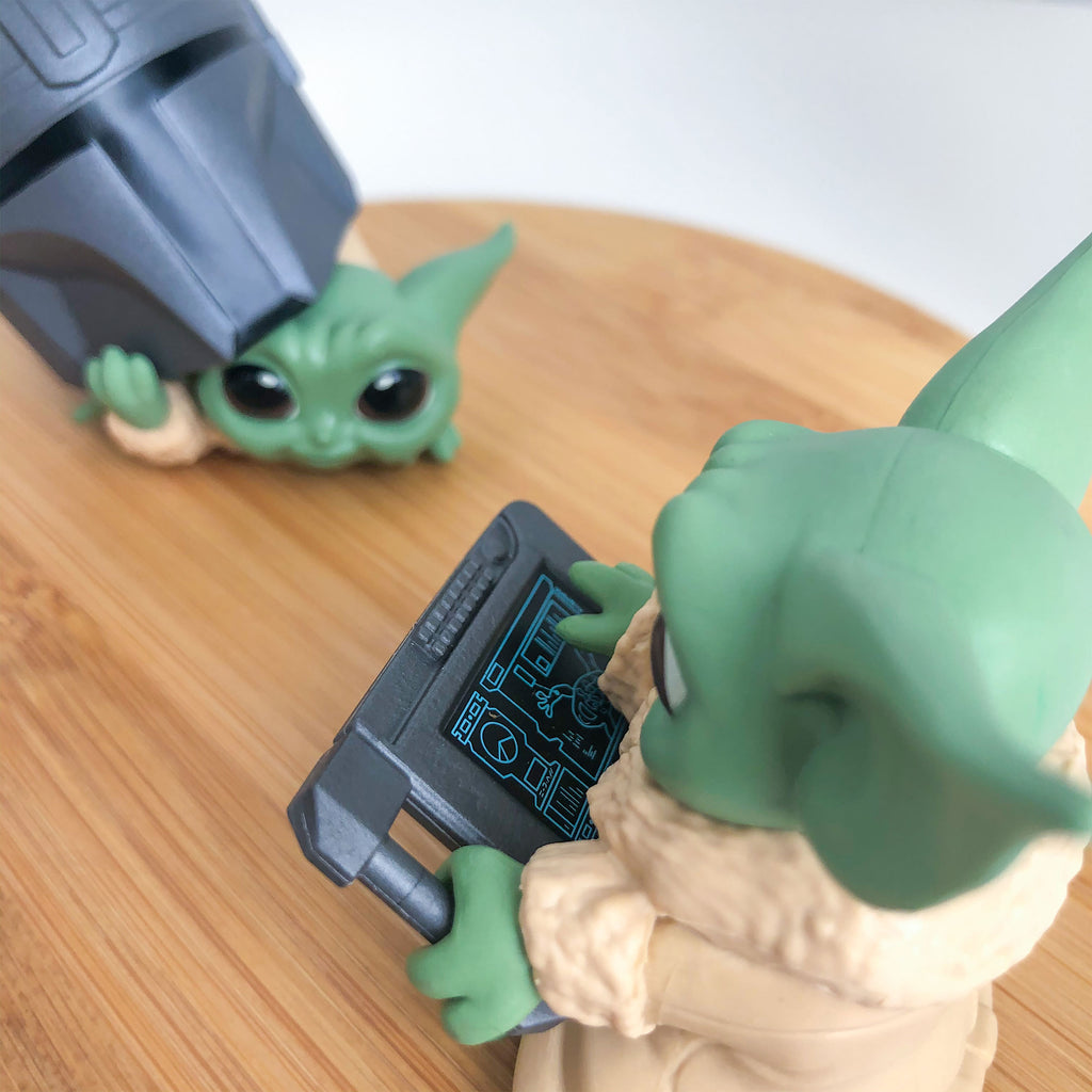 Imagen del producto Set de mini figuras de Grogu con casco y tableta - Star Wars The Mandalorian