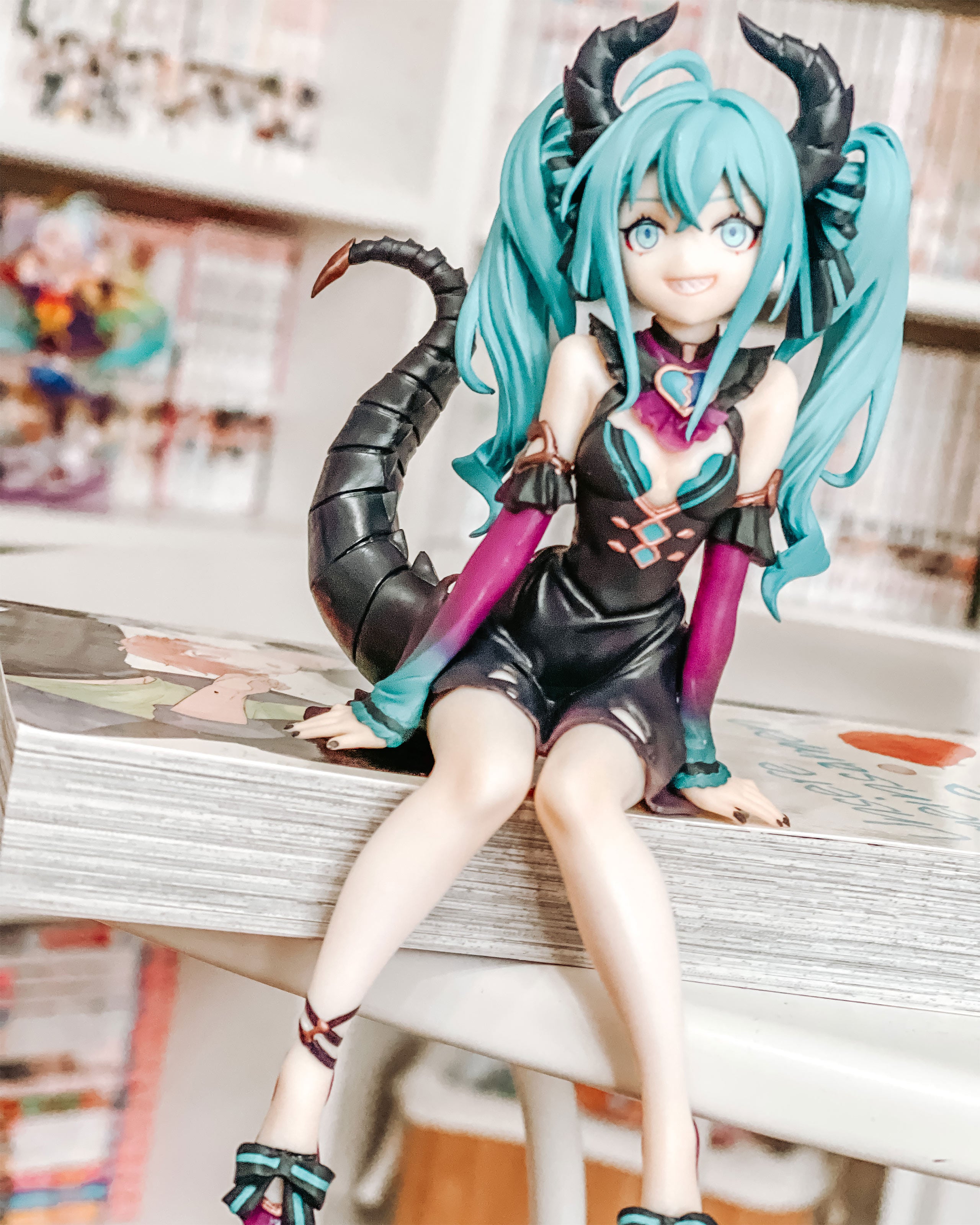 Product image Vocaloid - Hatsune Miku Villain Noodle Stopper Figure 16 cm