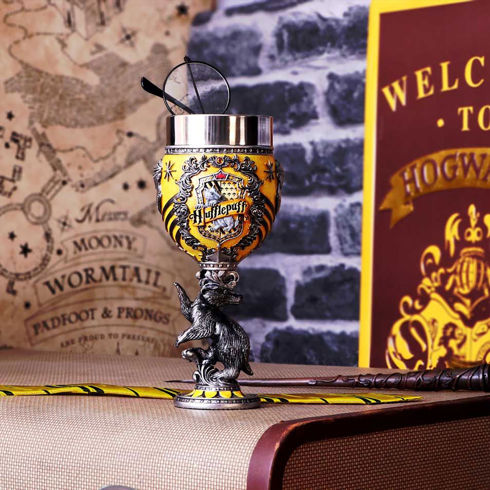 Product image Harry Potter - Hufflepuff Logo Goblet deluxe