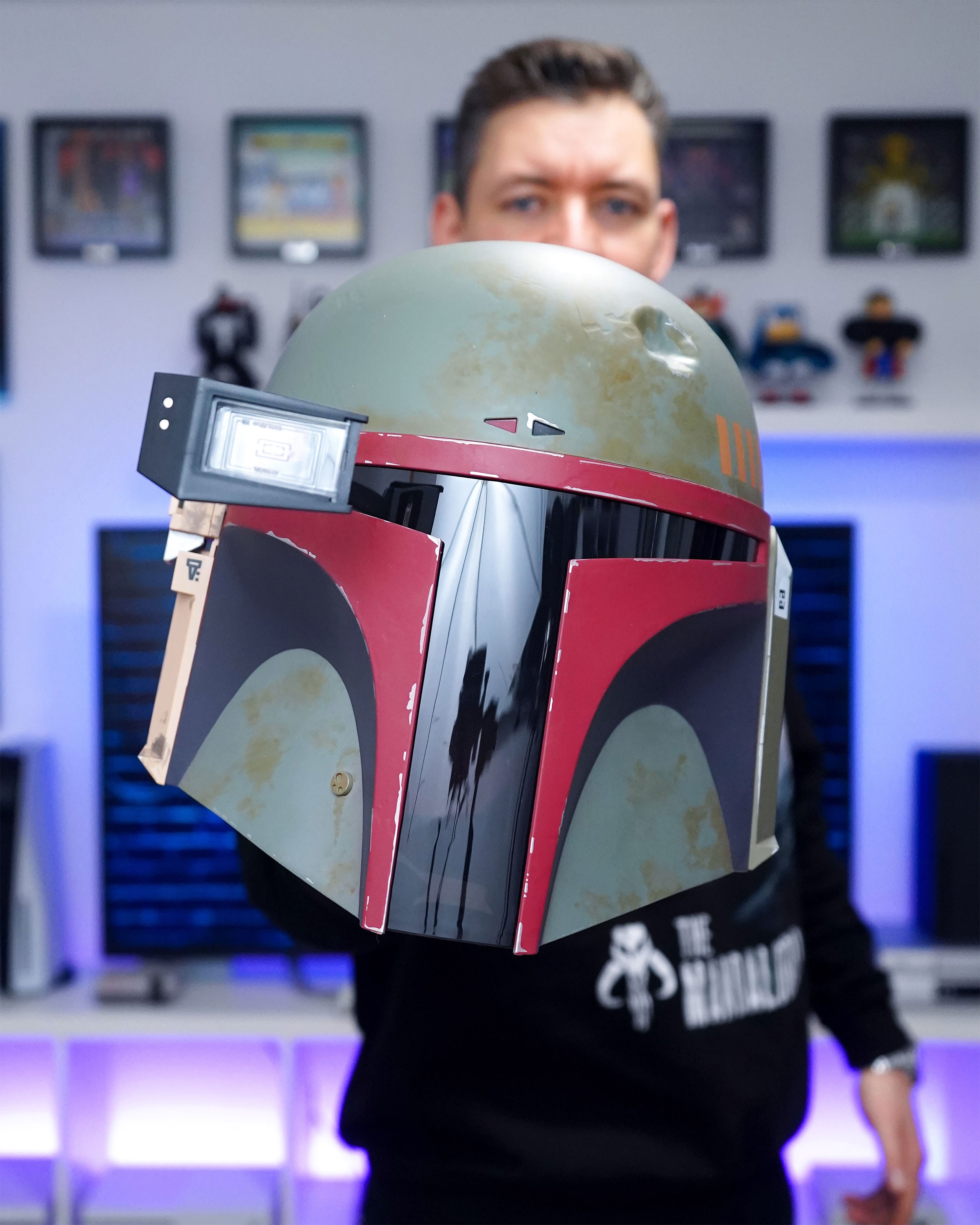 Imagen del producto Réplica de casco premium de Boba Fett Re-Armored con efectos de luz - Star Wars