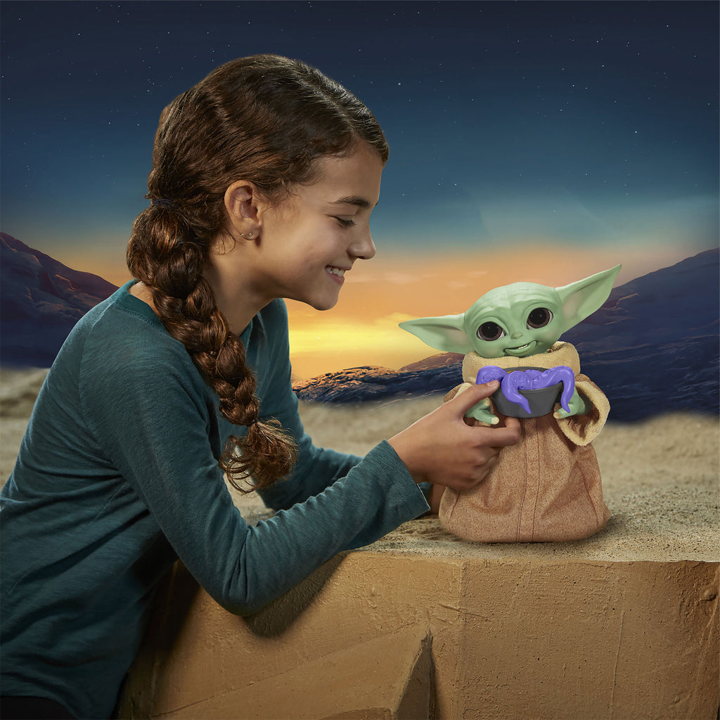 Imagen del producto Figura interactiva Grogu Galactic Snackin - Star Wars The Mandalorian