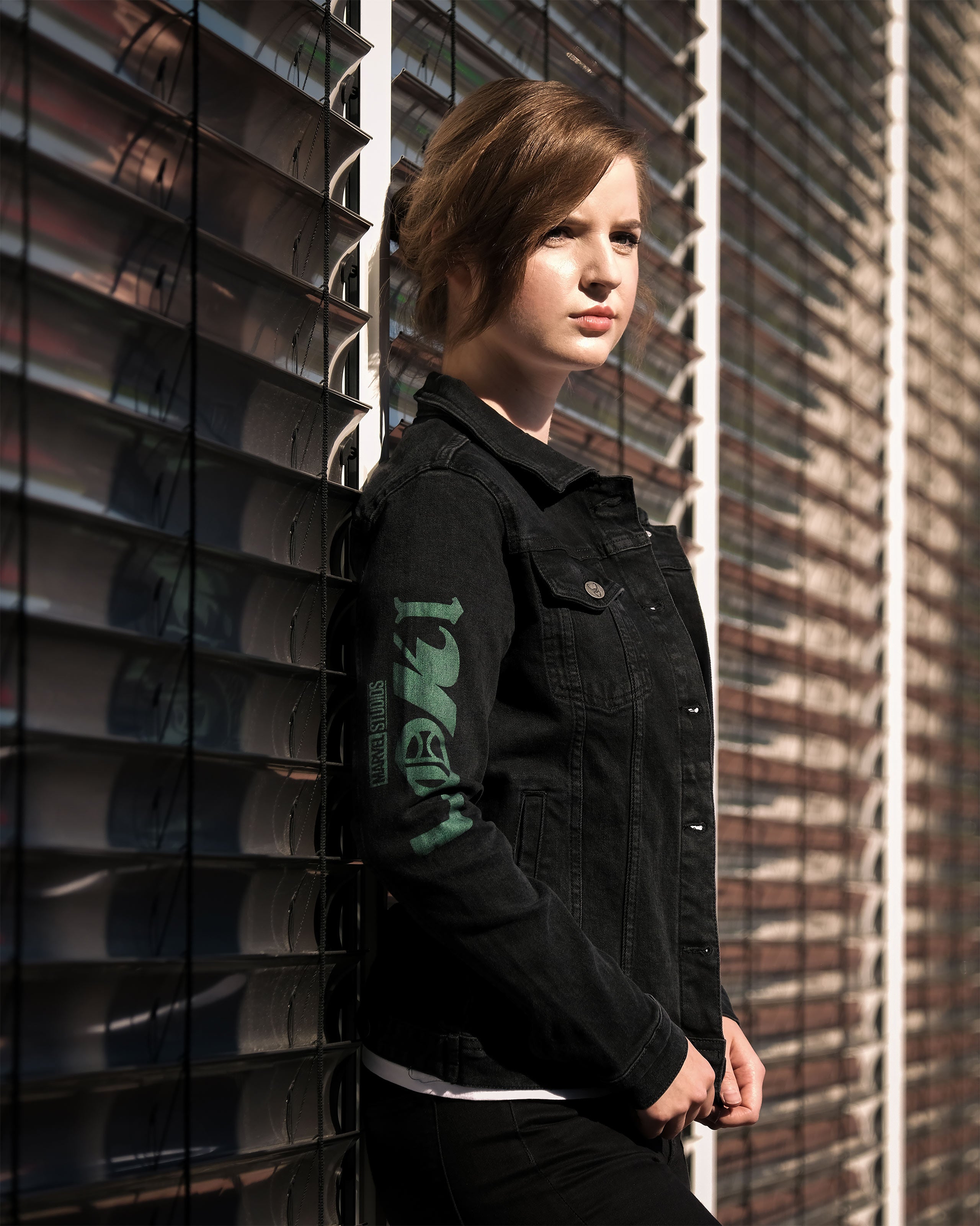 Imagen del producto Loki - Chaqueta vaquera con logo para mujer en negro