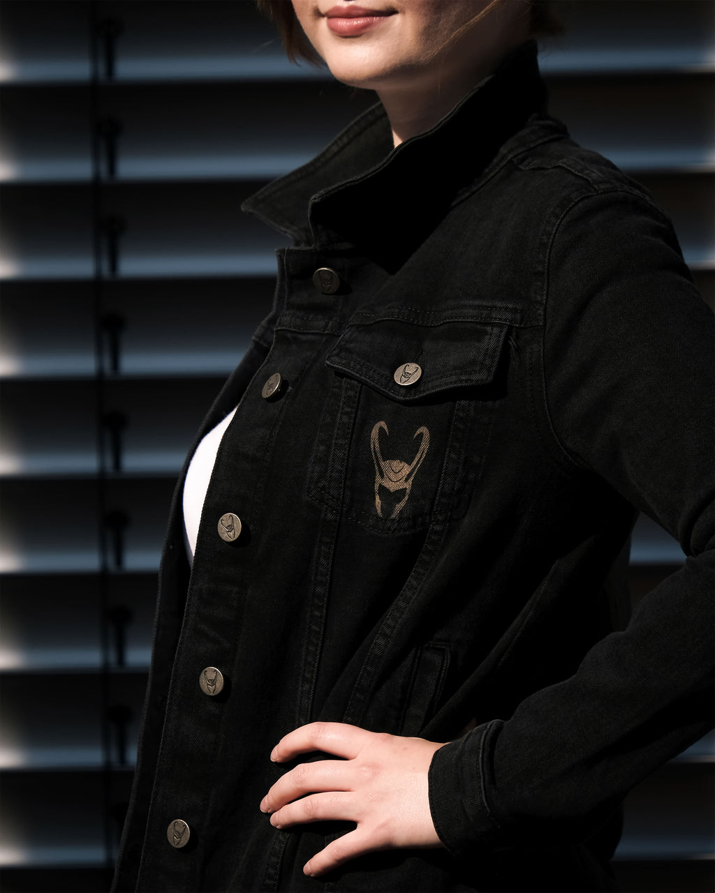Imagen del producto Loki - Chaqueta vaquera con logo para mujer en negro