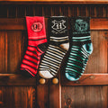 Imagen del producto Conjunto de 3 calcetines de Hogwarts en caja de regalo - Harry Potter