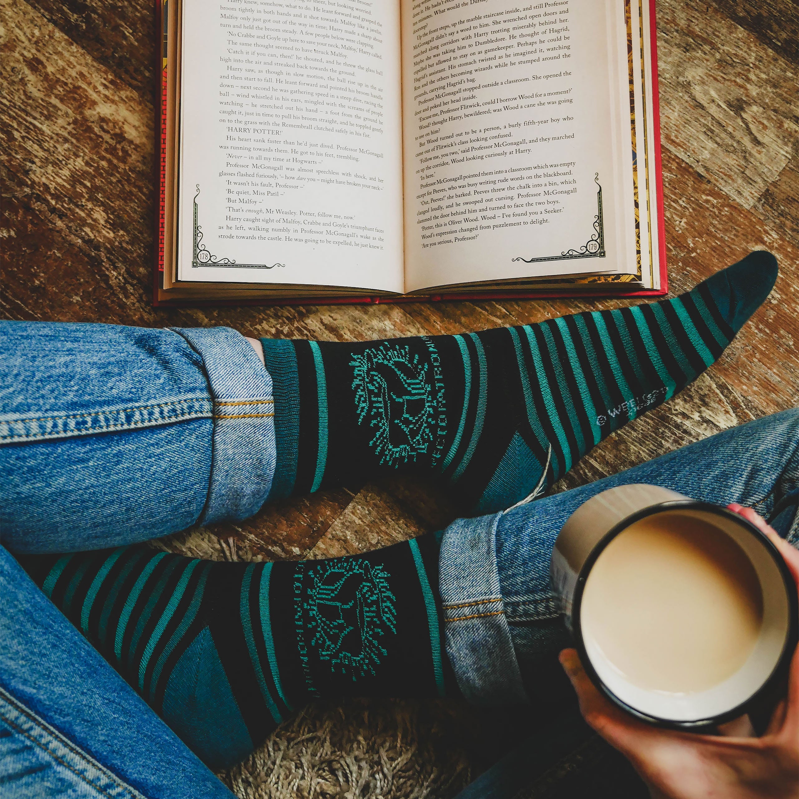 Imagen del producto Conjunto de 3 calcetines de Hogwarts en caja de regalo - Harry Potter