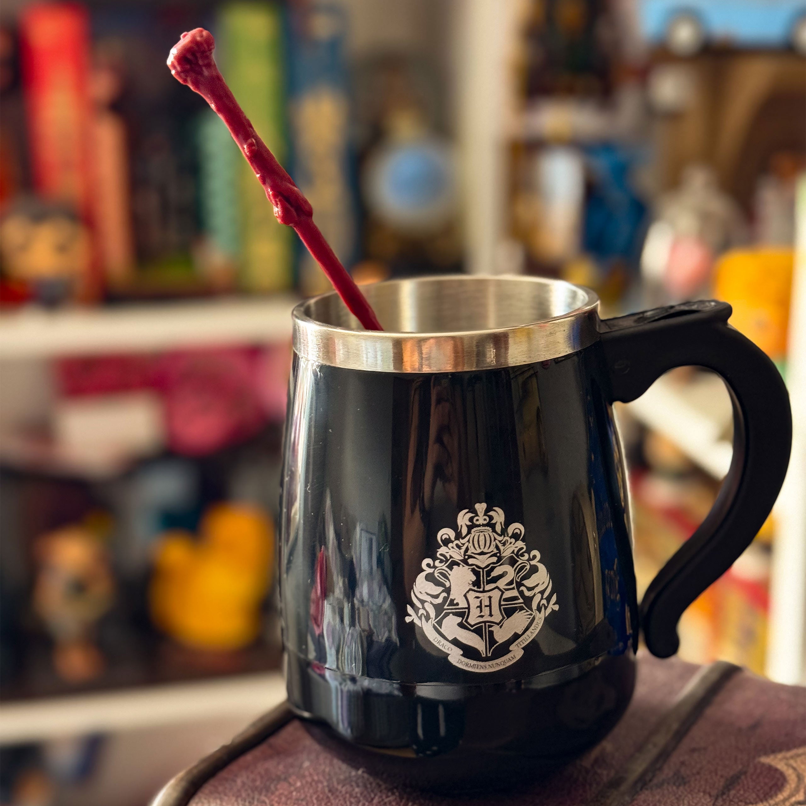 Imagen del producto Harry Potter - Taza de Hogwarts con función de agitación y varita mágica