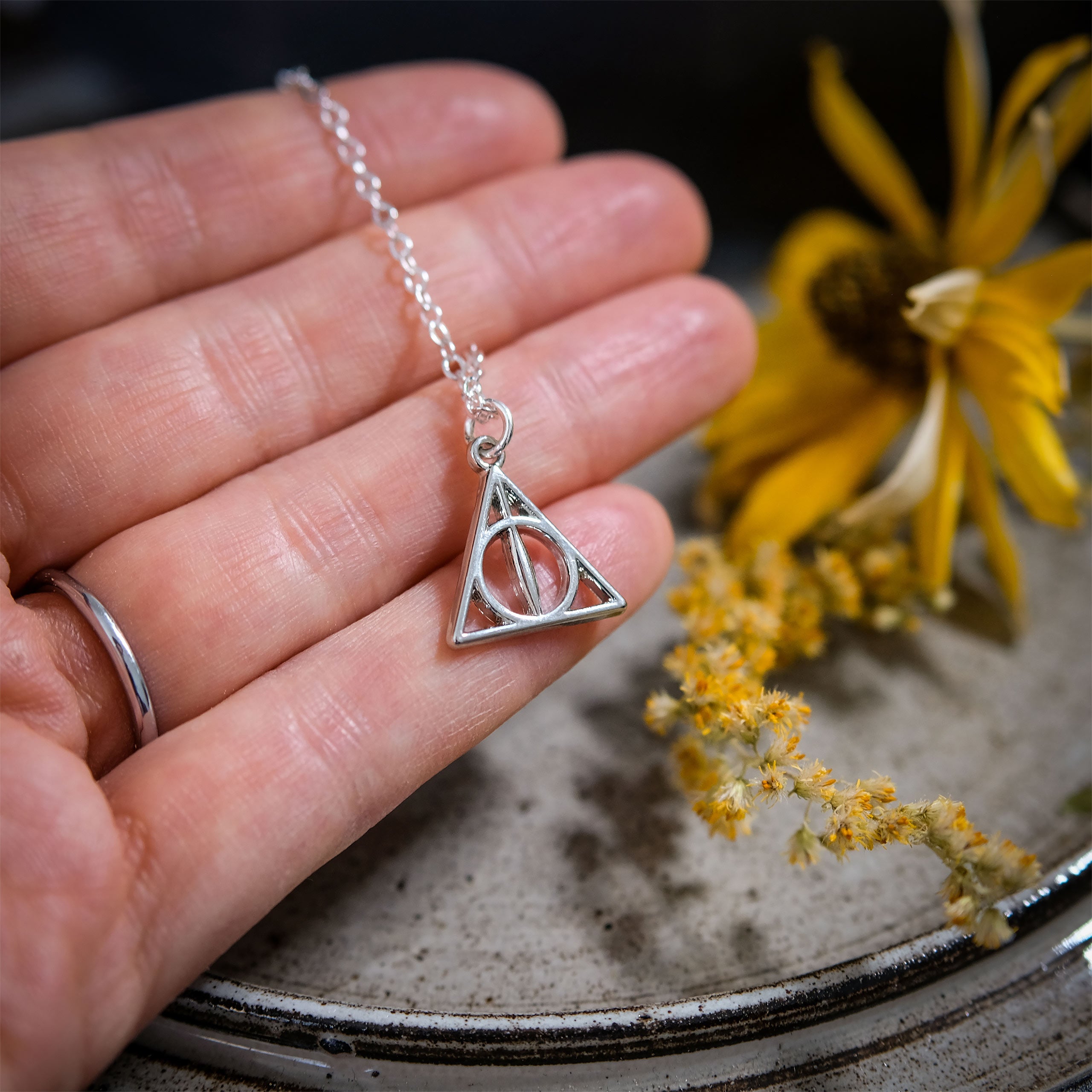 Imagen del producto Harry Potter - Colgante de las Reliquias de la Muerte con cadena