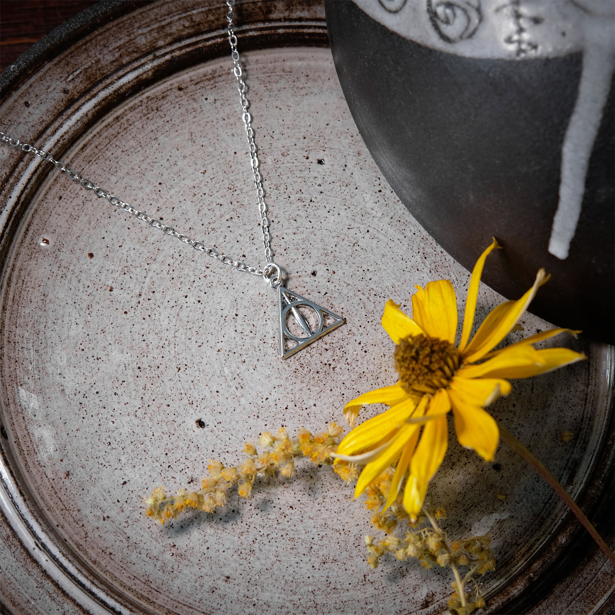 Imagen del producto Harry Potter - Colgante de las Reliquias de la Muerte con cadena