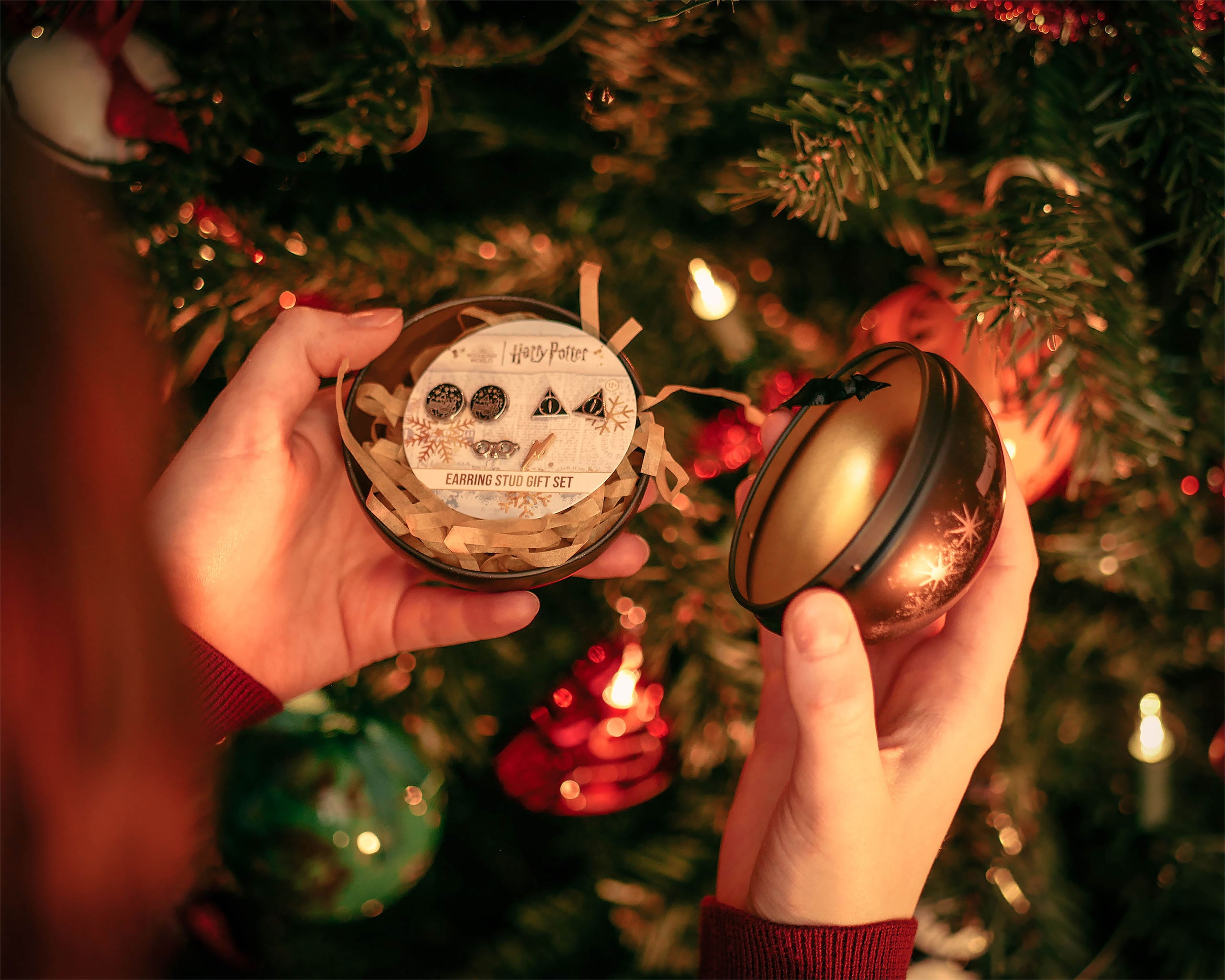 Imagen del producto Harry Potter - Bola de Navidad de Hogwarts con Set de Pendientes