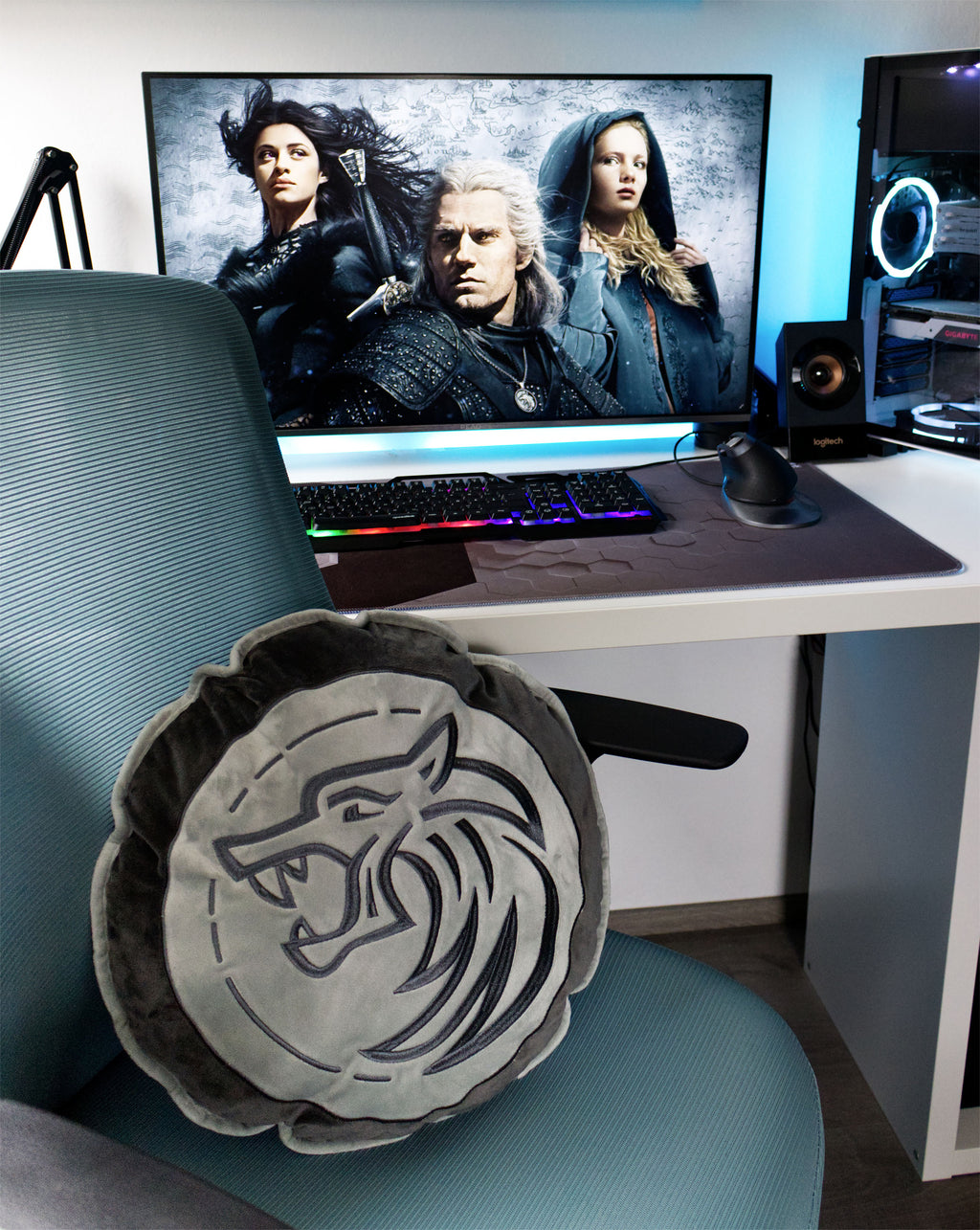 Imagen del producto Witcher - Cojín de peluche de la Escuela del Lobo