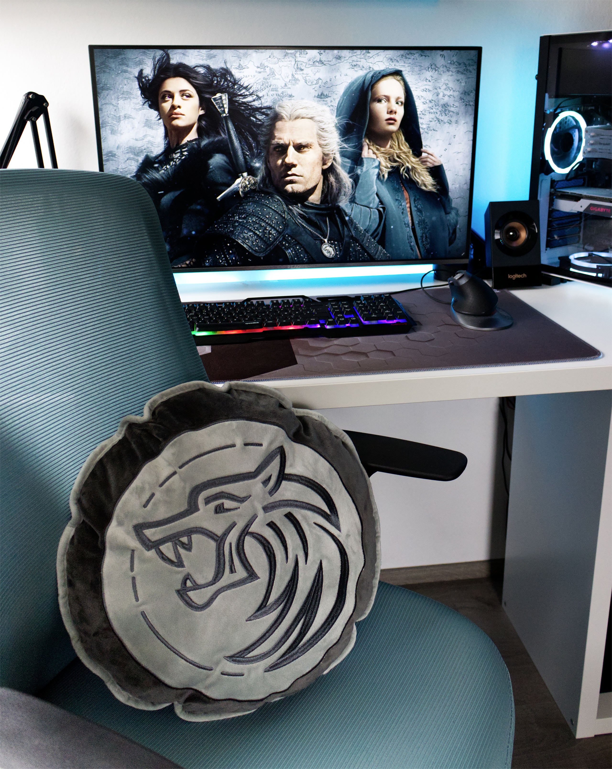 Imagen del producto Witcher - Cojín de peluche de la Escuela del Lobo
