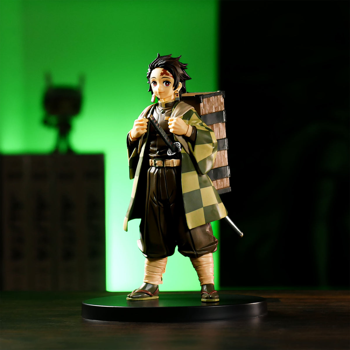 Imagen del producto Demon Slayer - Figura de Tanjiro Kamado con caja de Nezuku de 16,5 cm