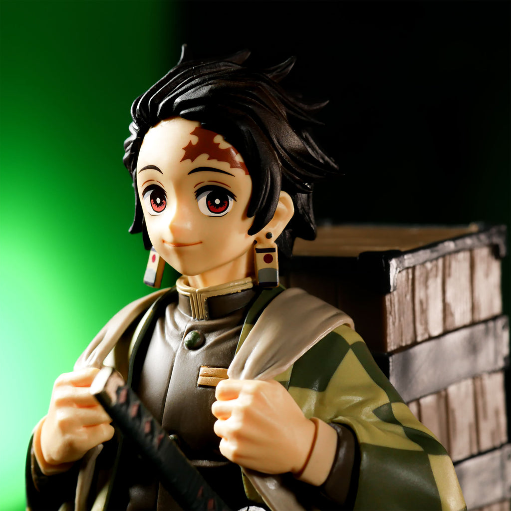 Imagen del producto Demon Slayer - Figura de Tanjiro Kamado con caja de Nezuku de 16,5 cm