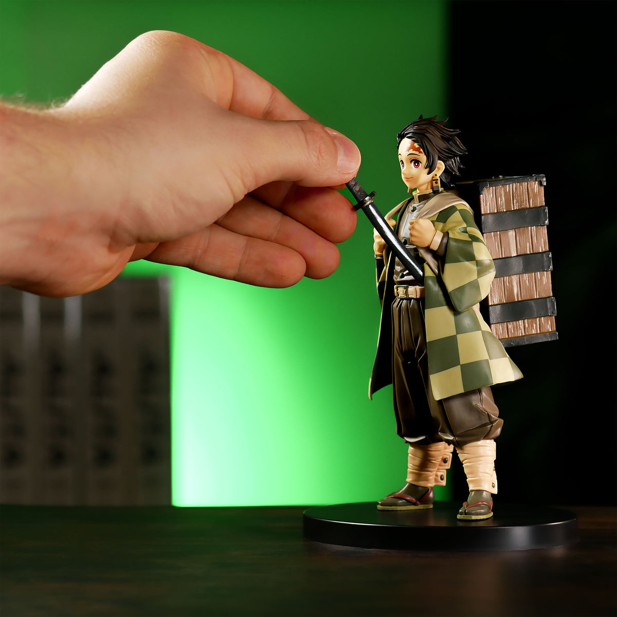 Imagen del producto Demon Slayer - Figura de Tanjiro Kamado con caja de Nezuku de 16,5 cm
