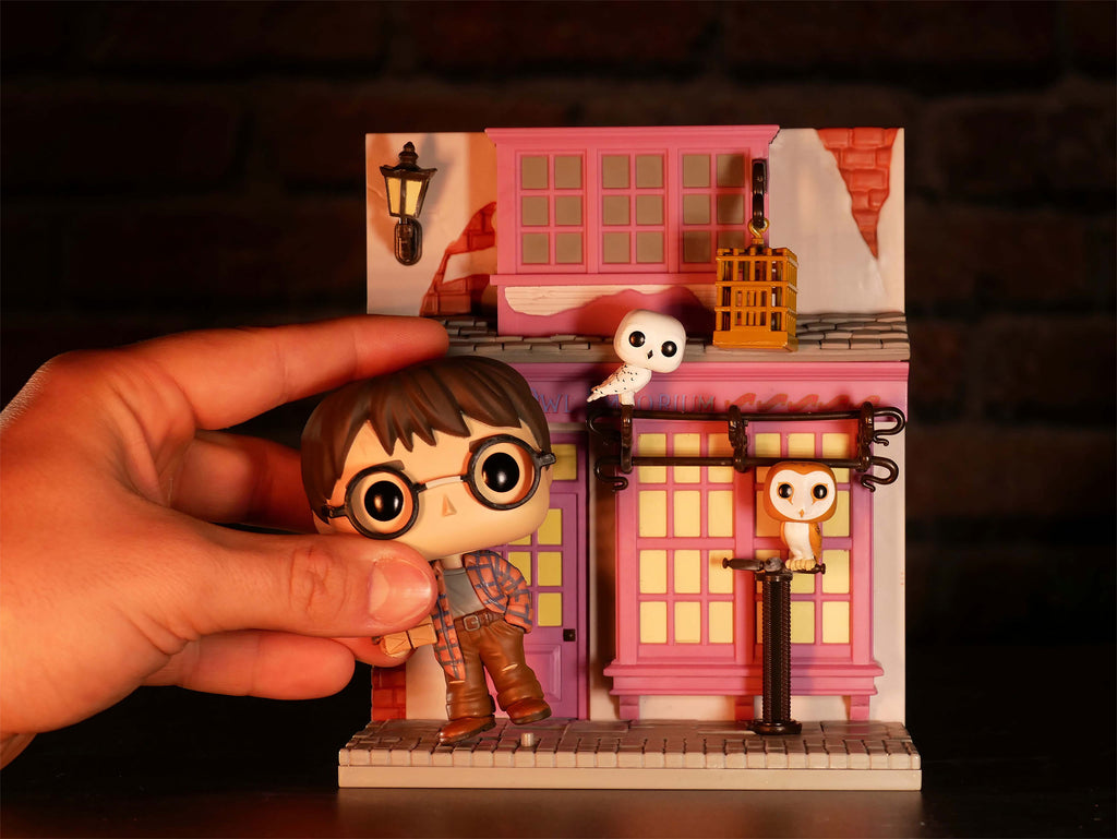 Imagen del producto Harry Potter y la figura Funko Pop de la tienda de búhos Eeylops con diorama