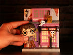 Imagen del producto Harry Potter y la figura Funko Pop de la tienda de búhos Eeylops con diorama