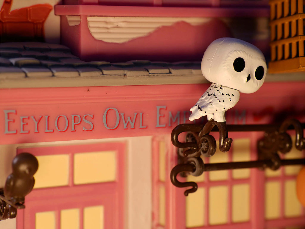 Imagen del producto Harry Potter y la figura Funko Pop de la tienda de búhos Eeylops con diorama