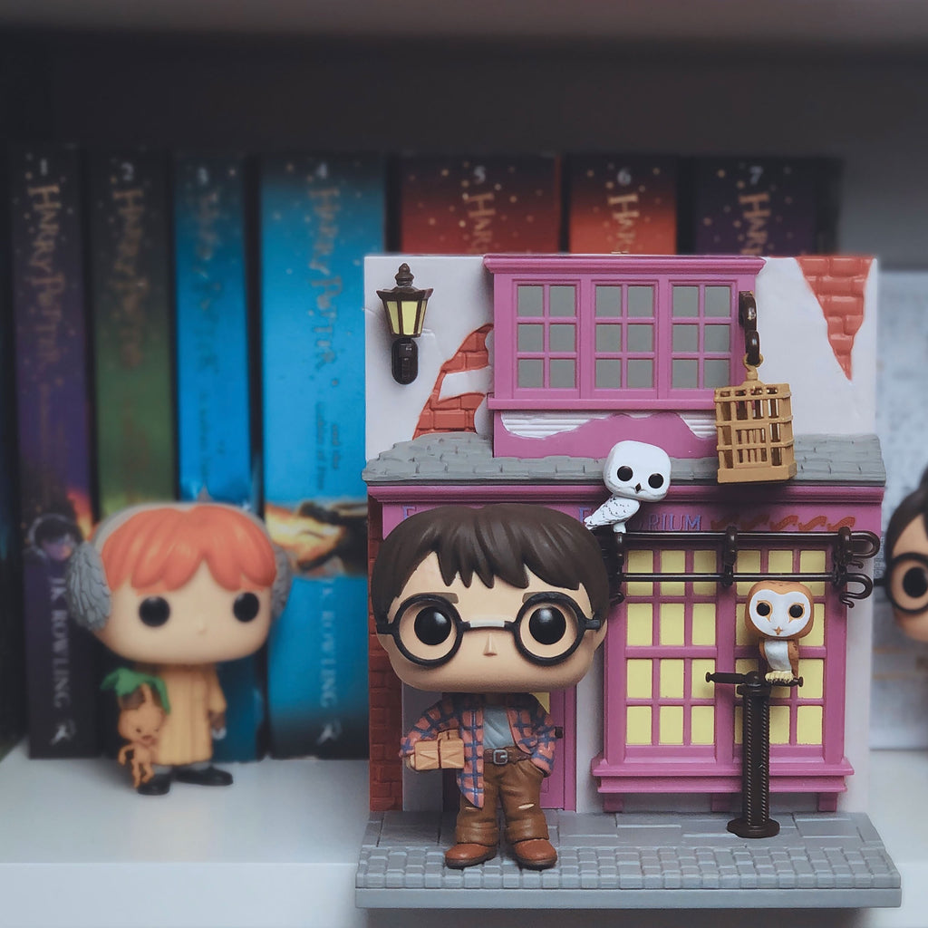 Imagen del producto Harry Potter y la figura Funko Pop de la tienda de búhos Eeylops con diorama