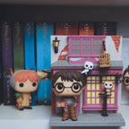 Imagen del producto Harry Potter y la figura Funko Pop de la tienda de búhos Eeylops con diorama