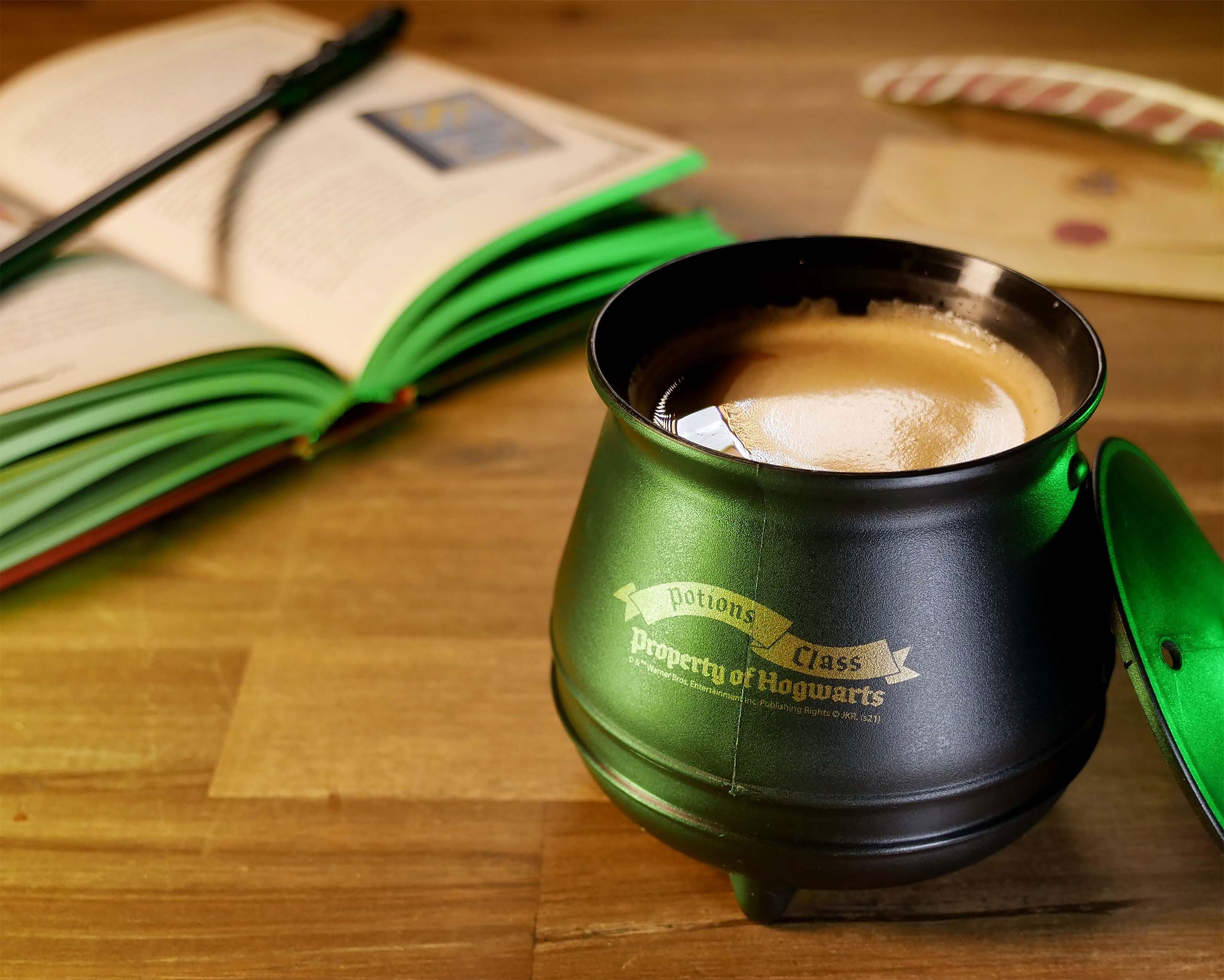 Imagen del producto Harry Potter - Taza de Caldero Mágico con función de agitación y tapa