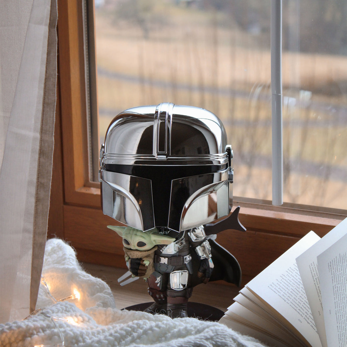 Imagen del producto Mandalorian Chrome Funko Pop Figura de Cabeza Oscilante 26 cm - Star Wars