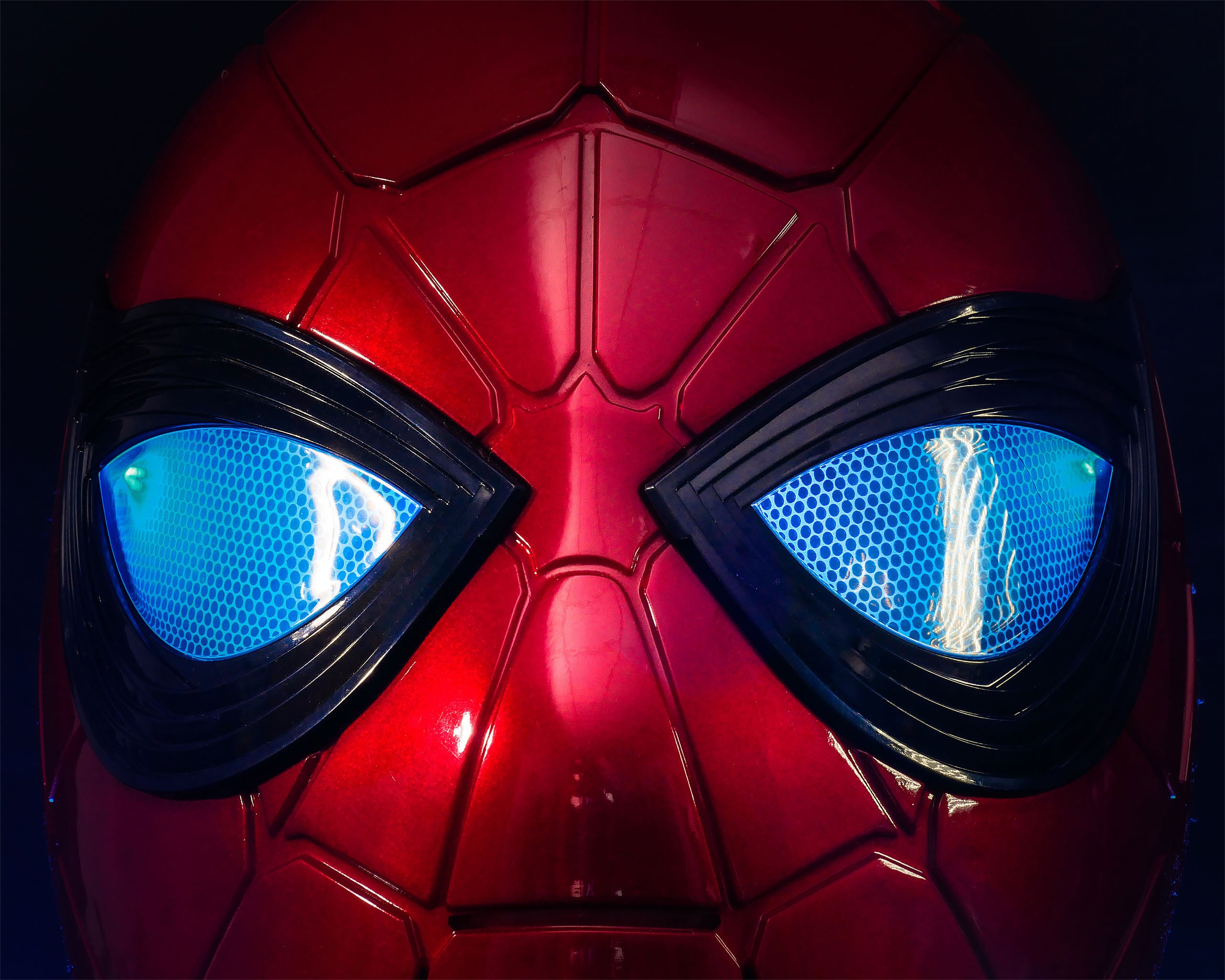 Imagen del producto Spider-Man - Réplica del casco Iron Spider con efectos de luz