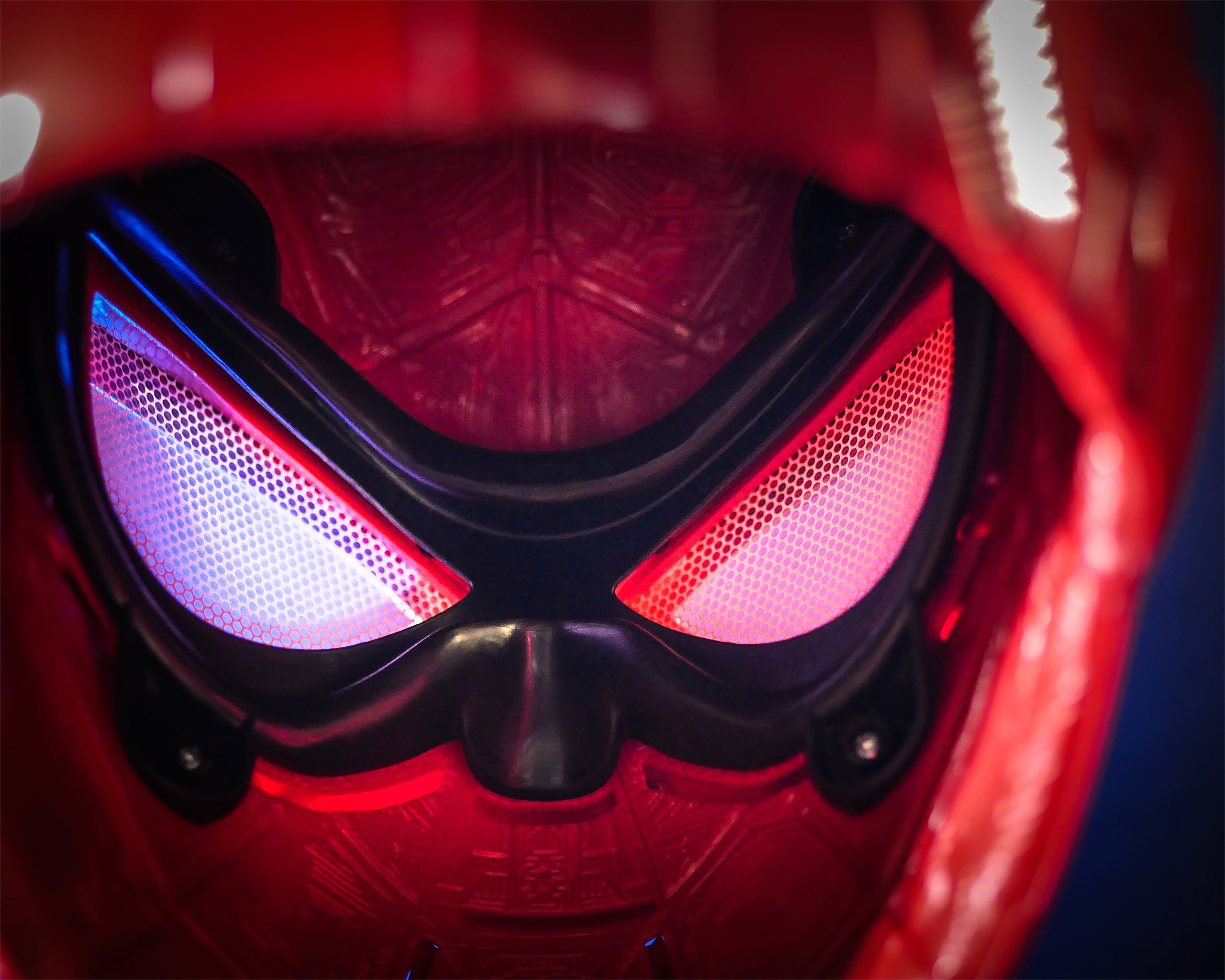 Imagen del producto Spider-Man - Réplica del casco Iron Spider con efectos de luz